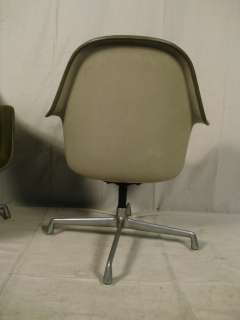 Herman Miller/Eames Swivel Base Shell Chairs (0343)r.  