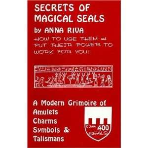   Amulets, Charms, Symbols and Talismans [Paperback] Anna Riva Books