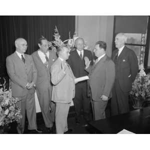  1939 photo New S.E.C. Commissioner takes oath. Washington 