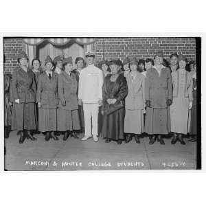 Photo Marconi and Hunter College students 1900