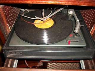   16A METROPOLITAN Working Tube Console Radio Receiver Vintage Antique