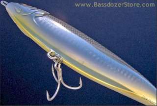 Photos show the sharp edged Power Keel runnign the length of the lure 