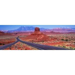  Fork in Road, Red Rocks, Red Rock Country, Utah, USA 