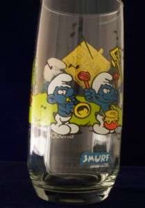 VINTAGE COLLECTIBLE 1982 SMURF GROUCHY GLASS 16 OUNCE  
