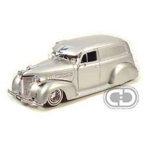    1939 Chevy Sedan Delivery LowRider 1/24 Silver Toys & Games