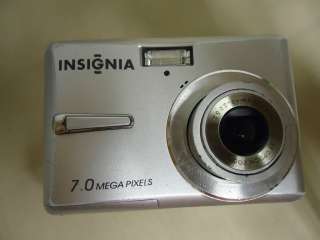 Insignia NS DSC7S09 7.0 MP Digital Camera   Silver   WONT TURN ON AS 