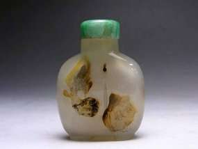 Antique Chinese carved agate snuff bottle with jade stopper Qing 