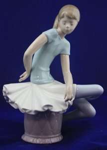 Lladro Porcelain Seated Sitting Ballerina Young Lady Ballerina 