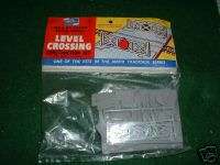 Airfix HO OO Level Crossing  old   bagged / header  