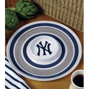  New York Yankees Melamine 14 Chip and Dip Set