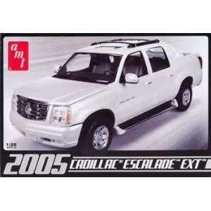   25 2005 Cadillac Escalade (Plastic Model Vehicle) Toys & Games