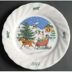  Nikko Happy Holidays 2011 Collector Plate, Fine China 