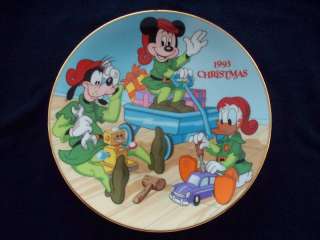 DISNEY COLLECTIBLE PLATE CHRISTMAS 1993 BY GROLIER  