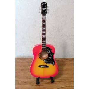    Gibson Hummingbird Miniature Guitar Tribute 