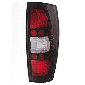    IPCW Tail Light for 2002   2005 Chevy Avalanche Automotive