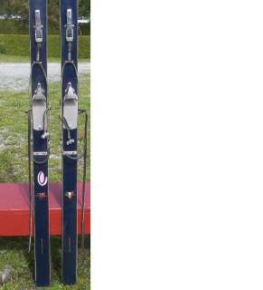 nice set of vintage skisin good condition The skis measure 78 