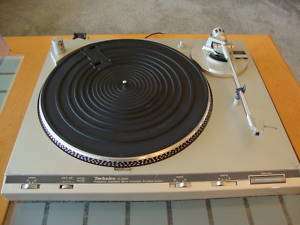 TECHNICS SL B350 SERVO AUTOMATIC TURNTABLE  